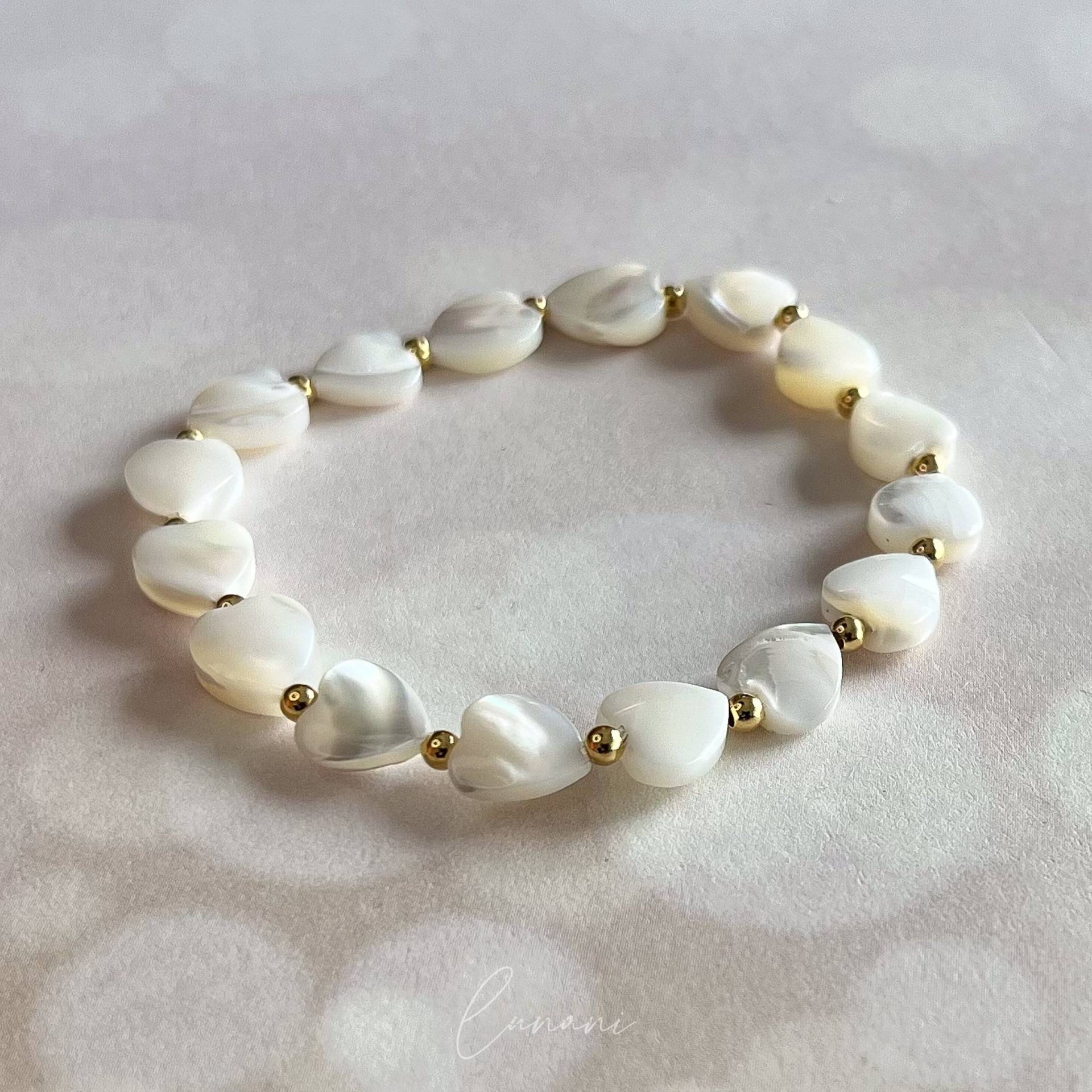 Armband Perlmutt-Herzen von LUbyNatalie