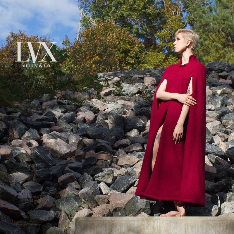 Gefütterte Wolle Cape in Voller Länge Microwildleder Gefüttert Winterumhang Jacke Kurzmantel Poncho Cover-Up | Handgefertigte Oberbekleidung von LVXSupply