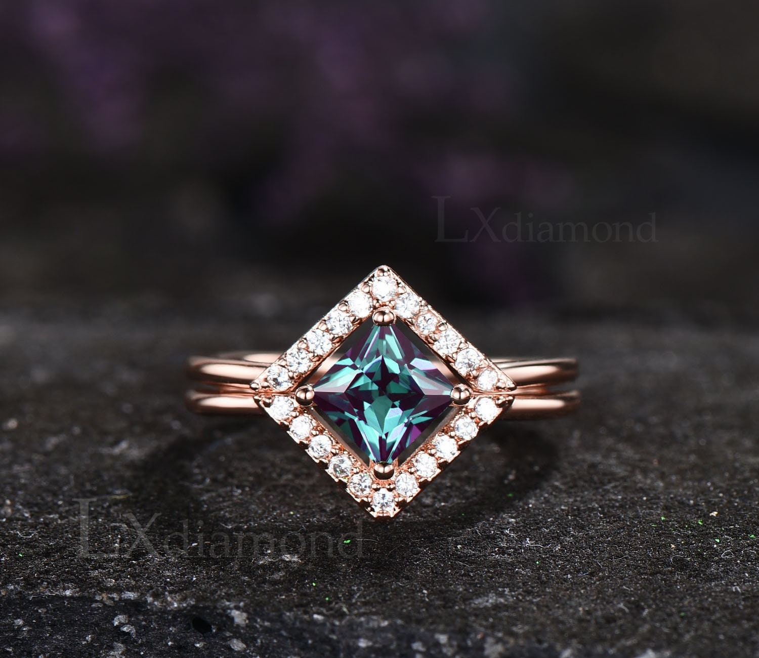 Princess Cut Alexandrit Ring Set 14K Rosegold Vintage Verlobungsring Ringset Halo Moissanit V Förmig Ehering von LXdiamond