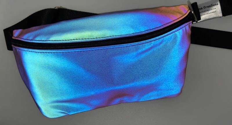 Reflektierende Irisierende Bauchtasche Mit Verstellbarem Gurt von LaAnaSkateCraft