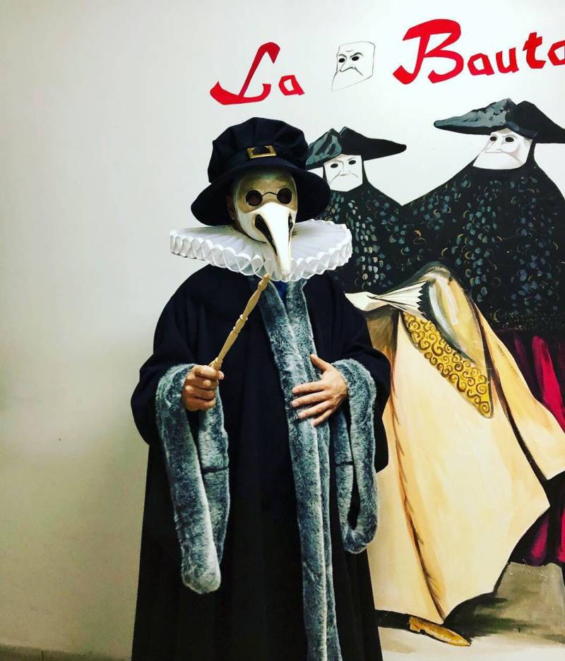 Kostüm Doktor Der Pest Komplett Mit Maske, Gorgiera Und Hut von LaBautamaskcostume