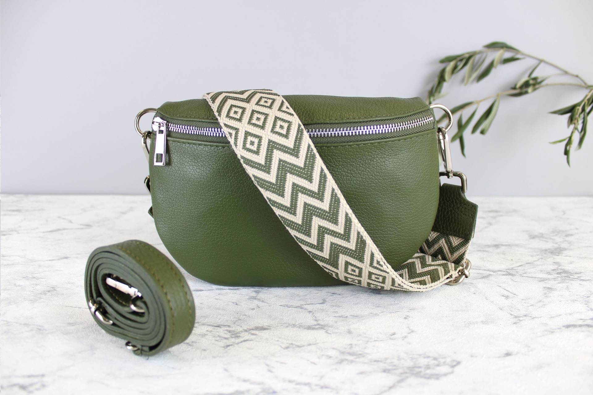 Khaki Grün Bauchtasche Für Frauen Mit Ledergurt Und Gemustertem Riemen Gürteltasche Crossbodybag Umhängetasche Sie Geschenk M Größe Silber von LaBellaLeather