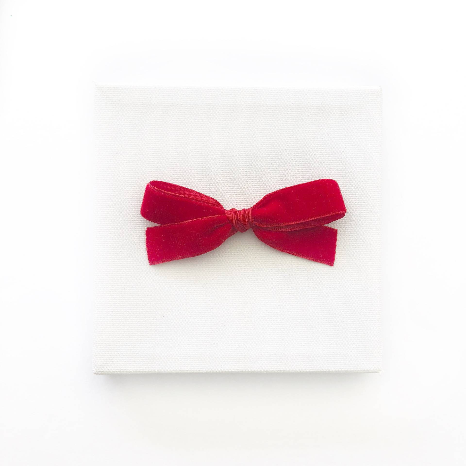 Erbstück Samt Kate Bow ~ Rot Erbstück Samt Kate Bow ~ Rot von LaBelleBabyBows