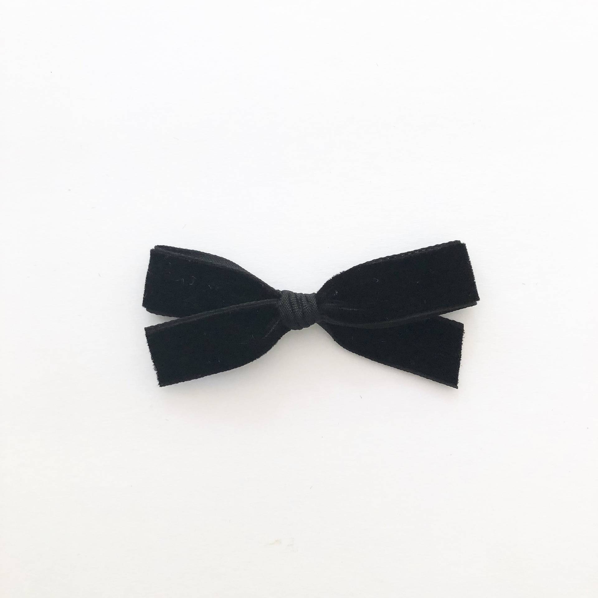 Erbstück Samt Kate Bow ~ Schwarz Erbstück Samt Kate Bow ~ Schwarz von LaBelleBabyBows