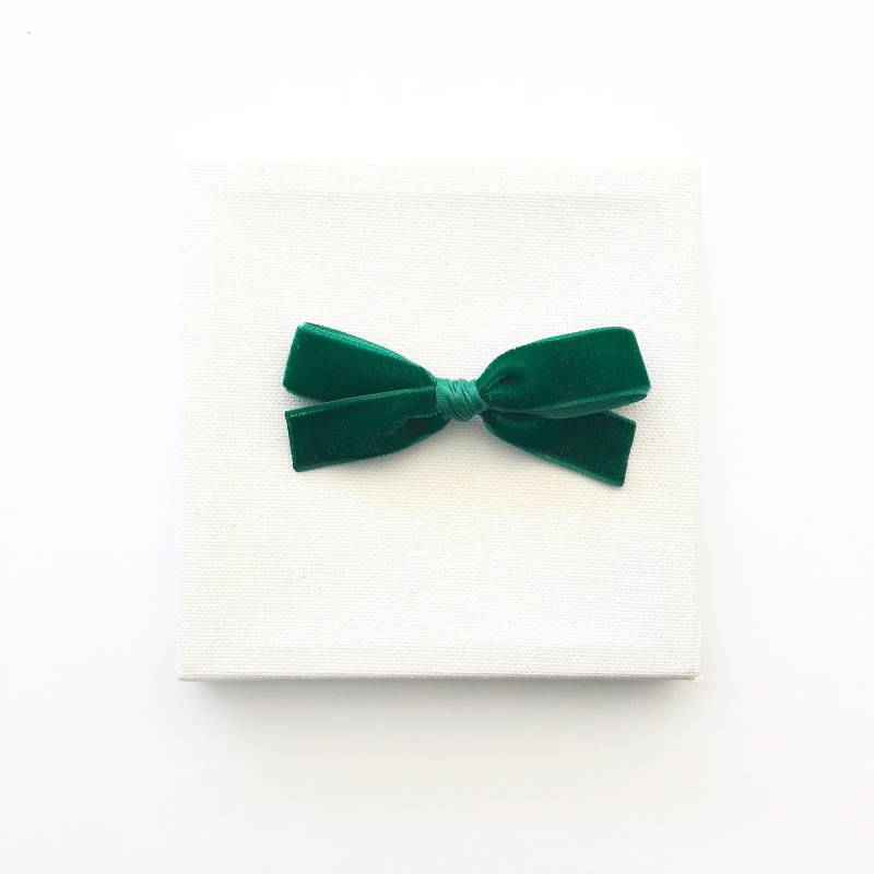Erbstück Samt Schleife ~ Emerald Erbstück Samt Schleife ~ Emerald von LaBelleBabyBows