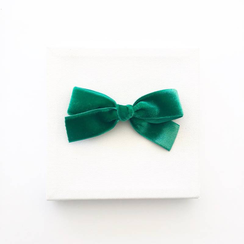 Erbstück Velvetwilla Schleife // Emerald Erbstück Velvetwilla Schleife // Emerald von LaBelleBabyBows