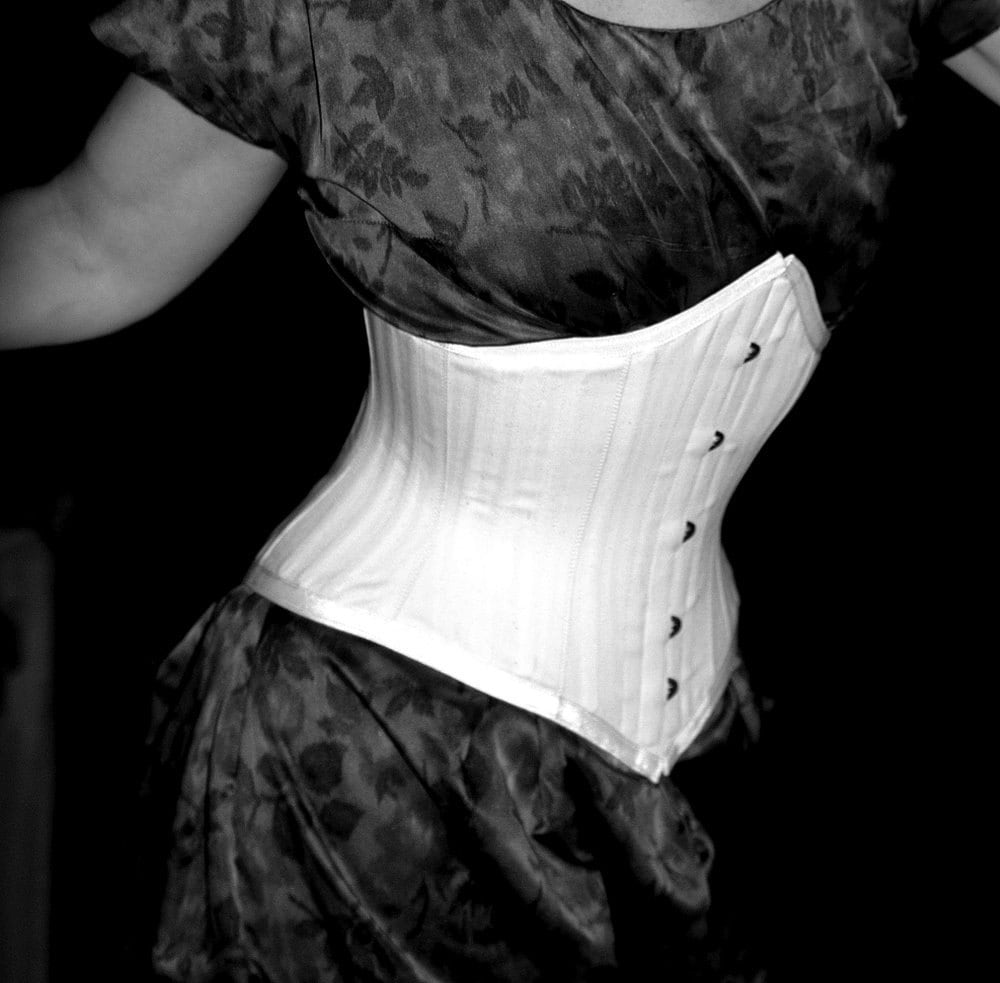 Maßgeschneidert Nur Für Sie Tightlacing Unterbrust Taille Training Stahl Ohne Knochen Korsett in Weiß Natürlichen Oder Schwarzen Baumwoll Coutil von LaBelleFairy
