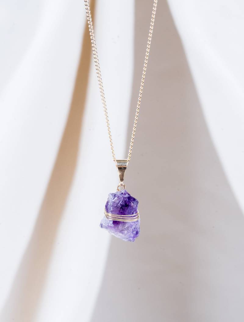 Rohe Amethyst-Halskette, Goldkristall-Halskette, Rohstein-Halskette, Zierliche Halsketten-Geschenk Für Sie, Amethyst-Schmuck von LaBoboa