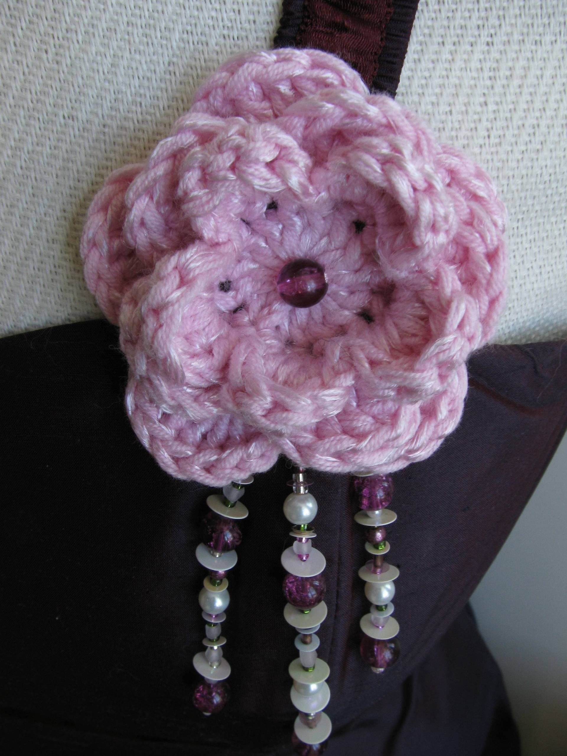 Brosche, Häkelspitzenbrosche, Textilkunst, Zeremonie, Schmuck, Abendkleid, Accessoires, Geschenkfrau Brosche, Häkelspitzenbrosche, Textilkunst, Zeremonie, Schmuck, Abendkleid, Accessoires, Geschenkfrau von LaBonneterieBroderie