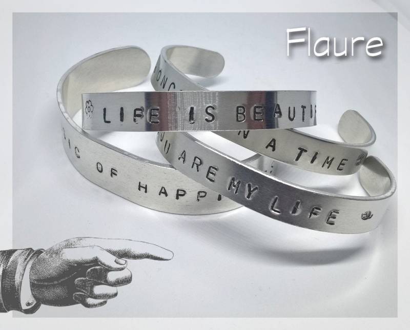Breites Armband "Die Musik Des Glücks", Armband, Botschaftsarmband, Geschenkidee von LaBoutiquedeFlaure