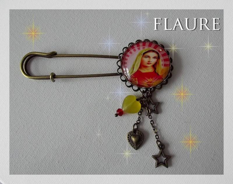Brosche Mit Cabochon-Anstecknadel „Heilige Maria" von LaBoutiquedeFlaure