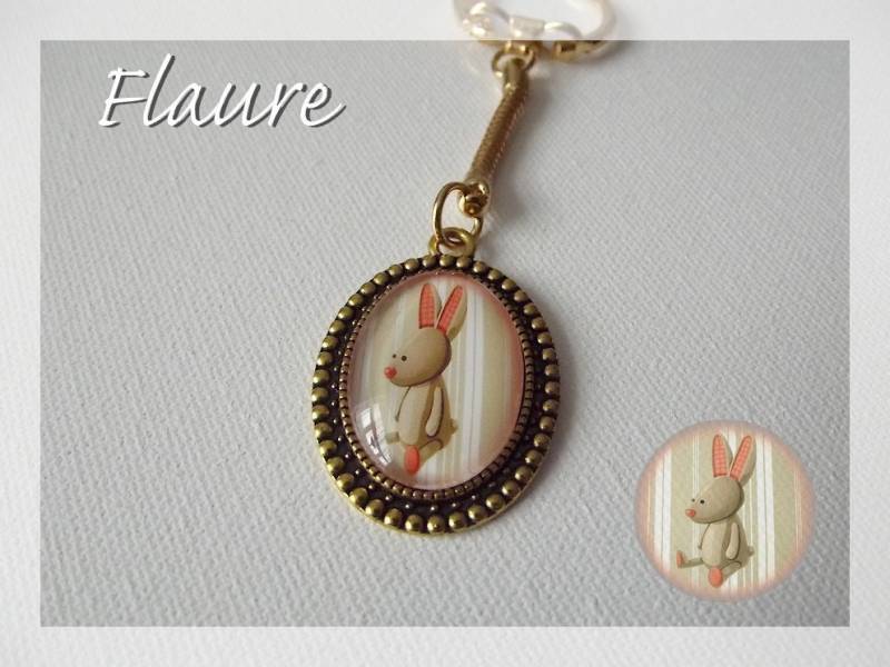 Ein Schlüsselanhänger "Plüschkaninchen", Cabochon, Cabochon-Schlüsselring, Kaninchen, Kaninchen-Schlüsselring, Geschenkidee von LaBoutiquedeFlaure