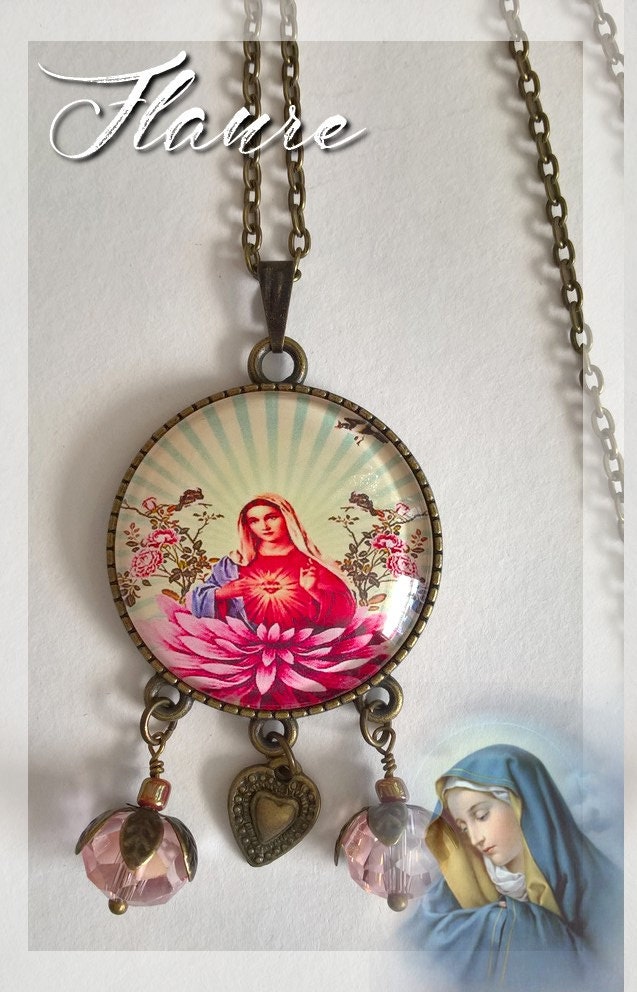 Halskette Mit Cabochon-Anhänger „Herz Mariens" von LaBoutiquedeFlaure