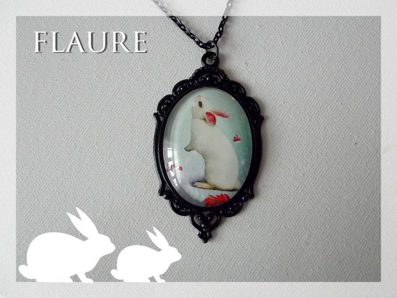 Schwarze Anhängerkette "Zartes Kaninchen", Kaninchenkette, Kaninchenanhänger, Cabochonschmuck, Cabochon, Cabochonkette, Geschenkidee, Kaninchen von LaBoutiquedeFlaure