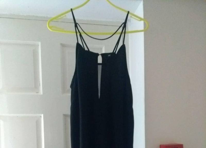 Schwarze Riemchen Kleid Vintage Schiere Schwarze Riemchen Kleid Vintage Schiere von LaBrujaCabra