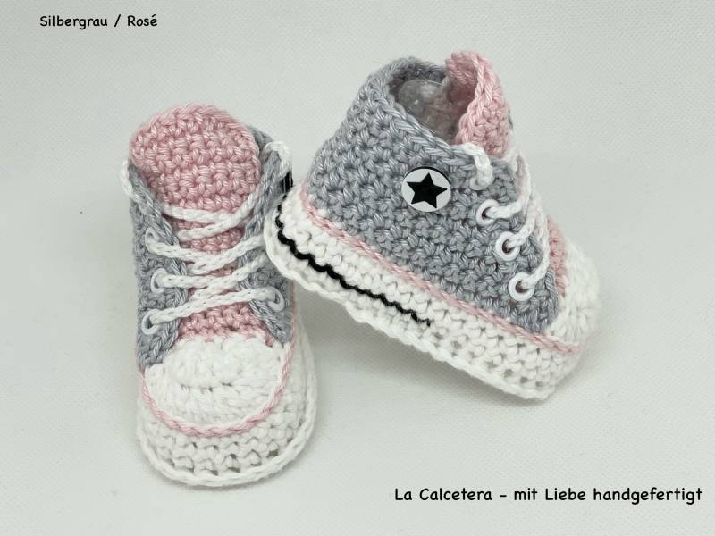 Turnschuhe Sneaker Babyschuhe Silber Grau Weiß Rosa - Gehäkelt Turnschuhe Sneaker Babyschuhe Silber Grau Weiß Rosa - Gehäkelt von LaCalcetera