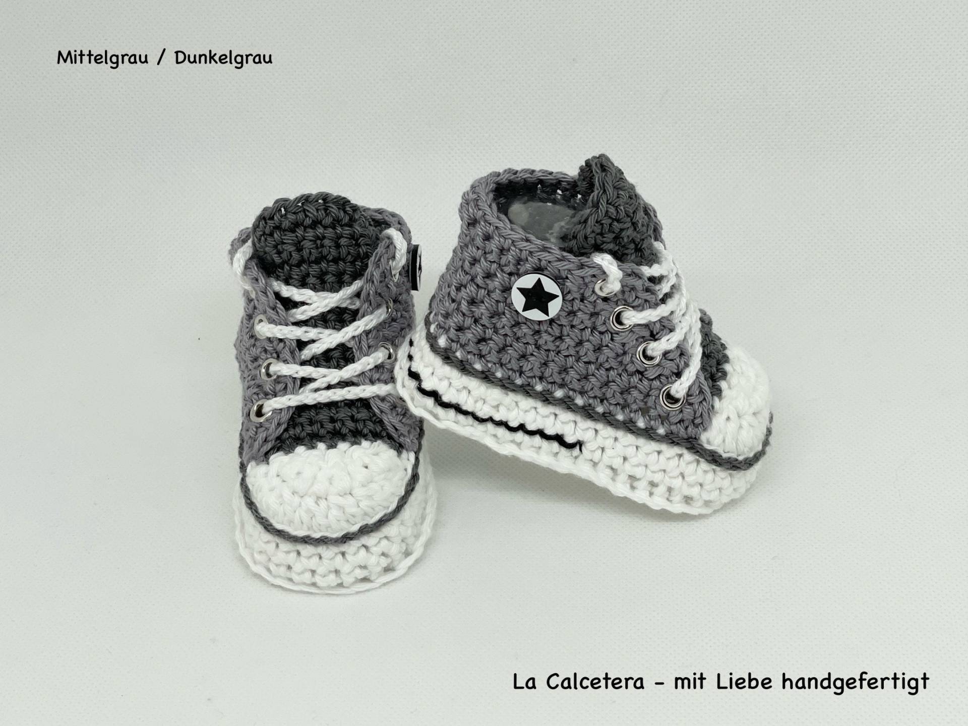 Turnschuhe Sneakers Babyschuhe Dunkel Grau - Gehäkelt Turnschuhe Sneakers Babyschuhe Dunkel Grau - Gehäkelt von LaCalcetera
