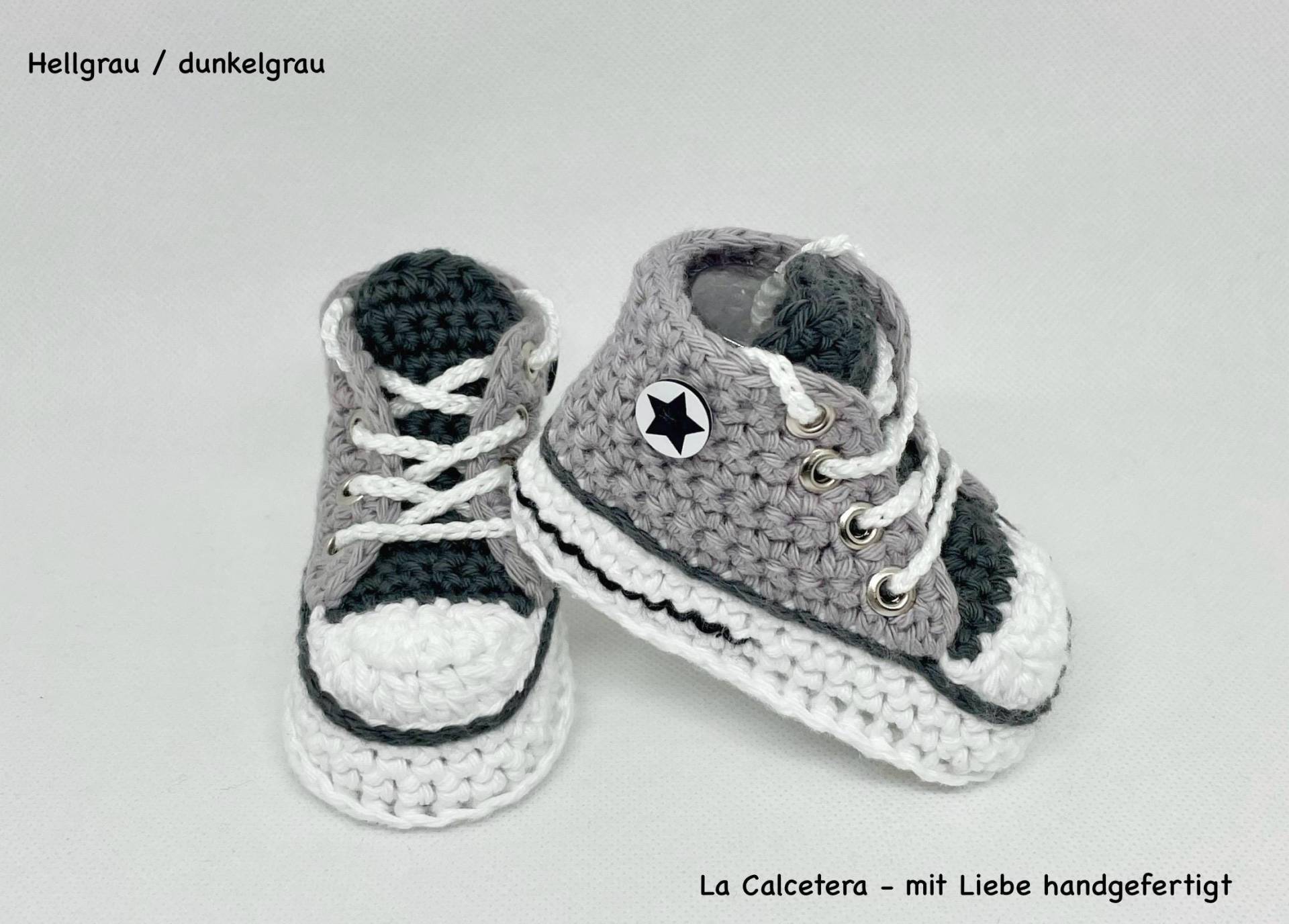 Turnschuhe Sneakers Babyschuhe Grau - Gehäkelt Turnschuhe Sneakers Babyschuhe Grau - Gehäkelt von LaCalcetera