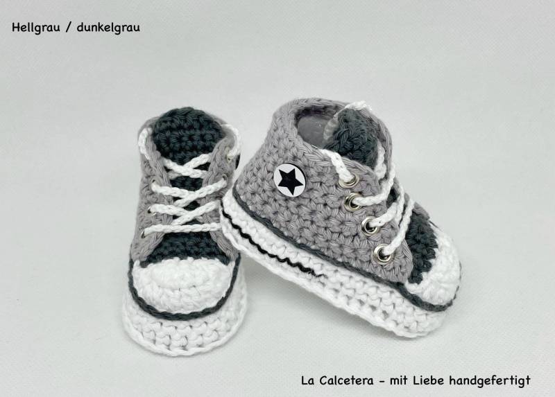 Turnschuhe Sneakers Babyschuhe Grau - Gehäkelt von LaCalcetera