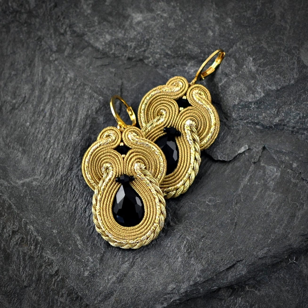Gold Soutache Ohrringe Handgemachte Schwarze Träne Schmuck Gold Soutache Ohrringe Handgemachte Schwarze Träne Schmuck von LaCannet