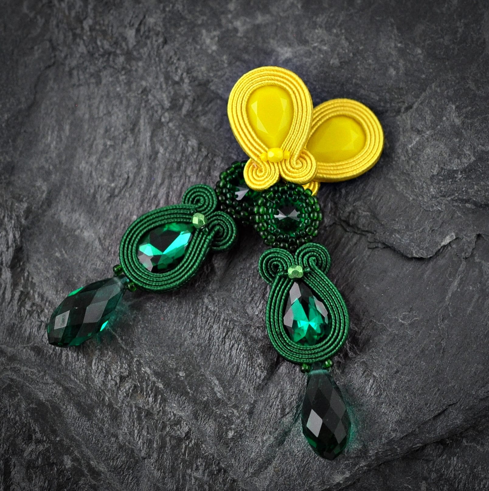 Grün & Gelb Soutache Ohrringe Gestickte Kristall Ohrstecker Grün & Gelb Soutache Ohrringe Gestickte Kristall Ohrstecker von LaCannet