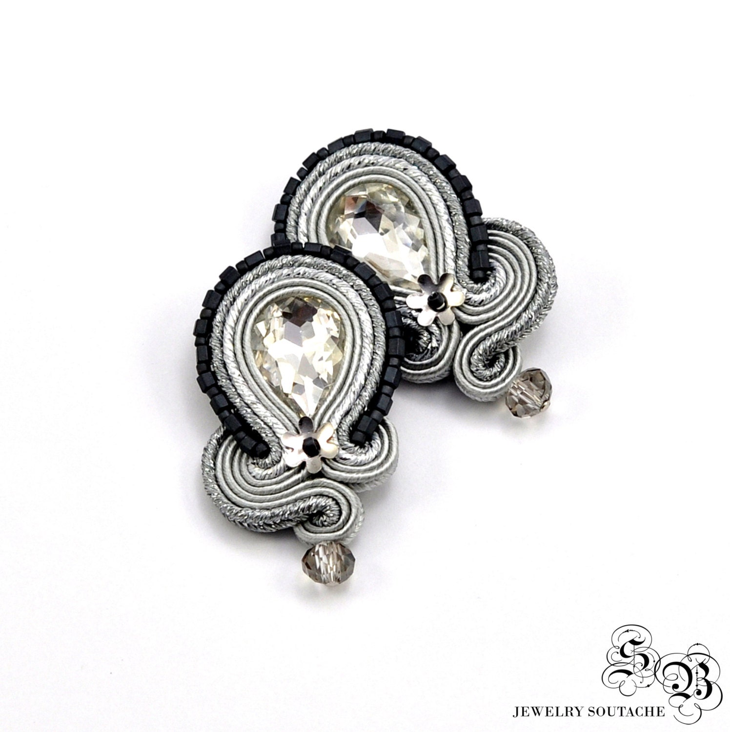 Silber Soutache Ohrclips Elegante Träne Kristall Silber Soutache Ohrclips Elegante Träne Kristall von LaCannet