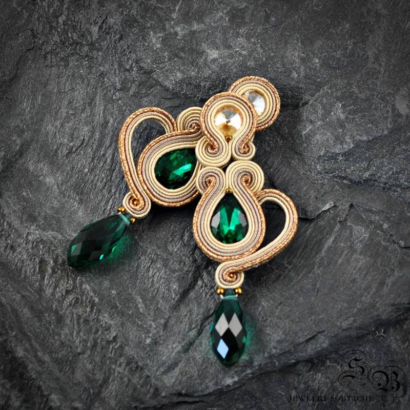 Smaragd Soutache Ohrringe Beige Creme & Champagner Kristall Anhänger Smaragd Soutache Ohrringe Beige Creme & Champagner Kristall Anhänger von LaCannet