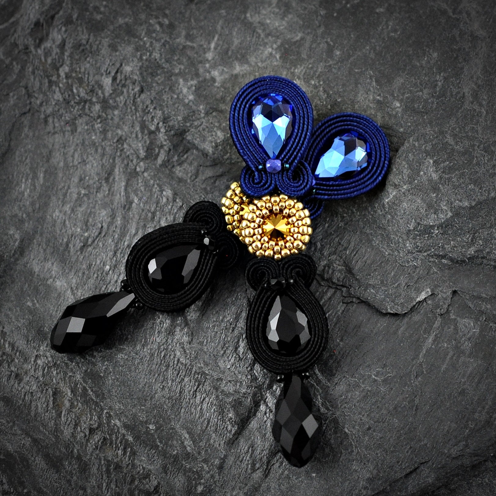 Soutache Ohrringe Schwarz, Blau Und Gold Gestickte Kristallohrringe Soutache Ohrringe Schwarz, Blau Und Gold Gestickte Kristallohrringe von LaCannet