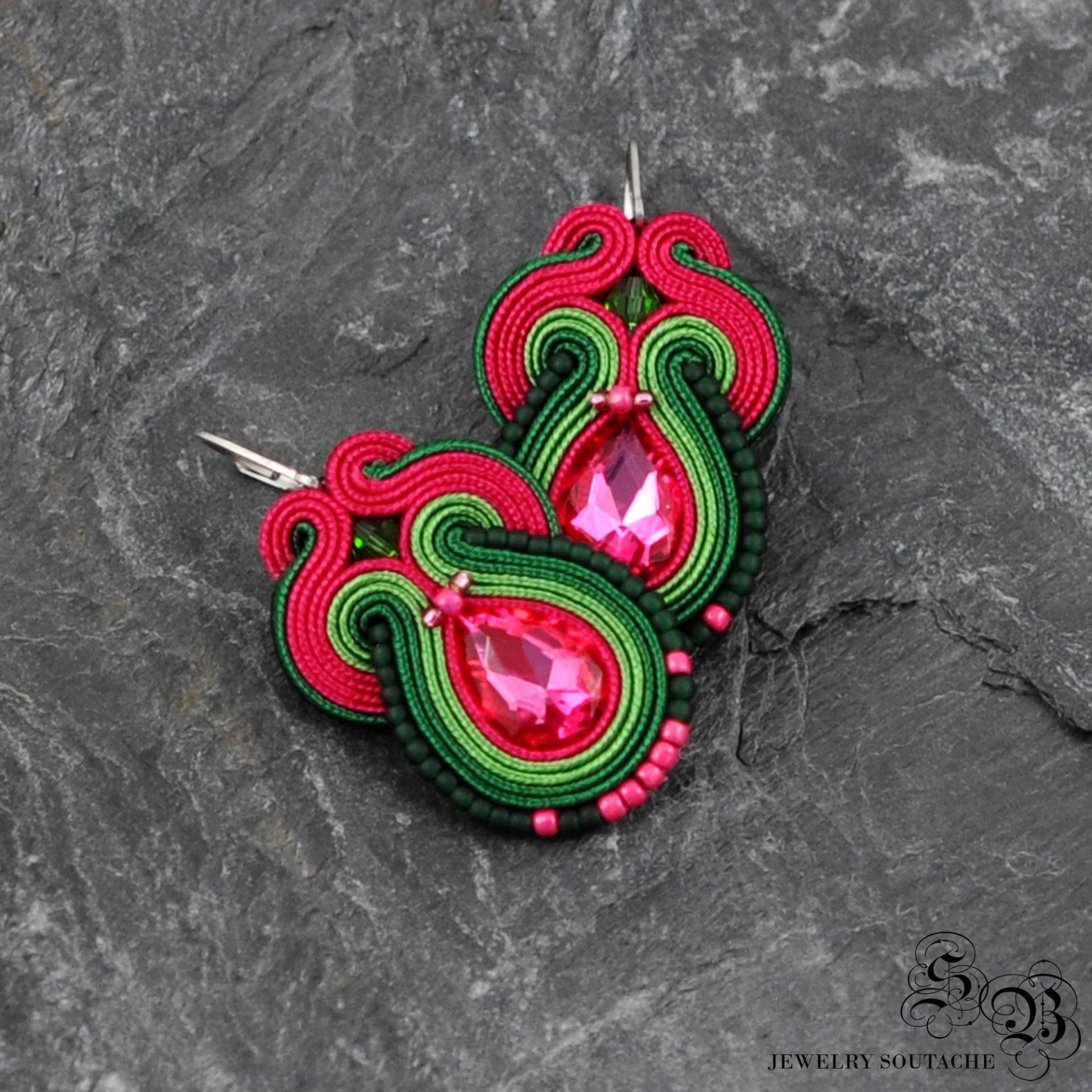 Soutache Tropfen Fuchsie Smaragdgrüne Ohrringe Soutache Tropfen Fuchsie Smaragdgrüne Ohrringe von LaCannet