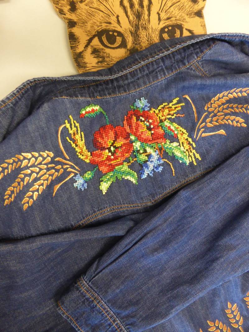 Frilly Denim Jacke, Pflaume, Bestickter Mohnfleck Und Reife Weizenschablone, Sommerduft von LaCasadeKza