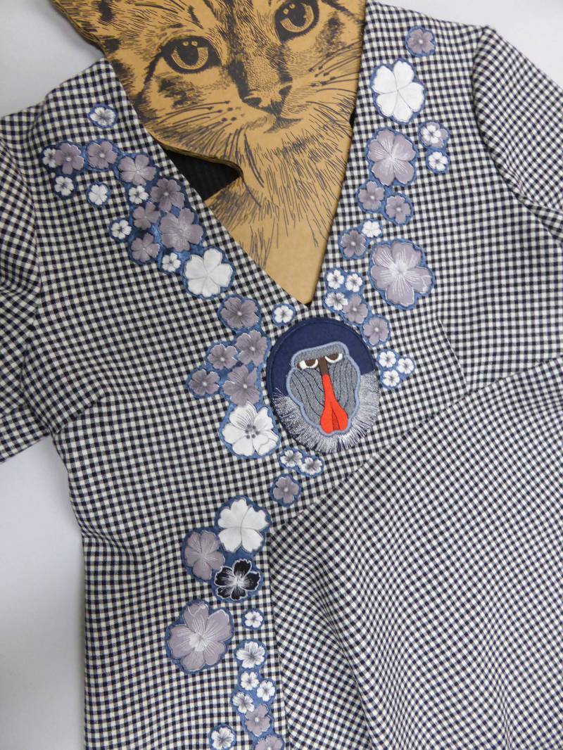 Schößchen Vichy Patch Mandrill Und Blumen Harmonie Von Grauem Jersey Tunika von LaCasadeKza