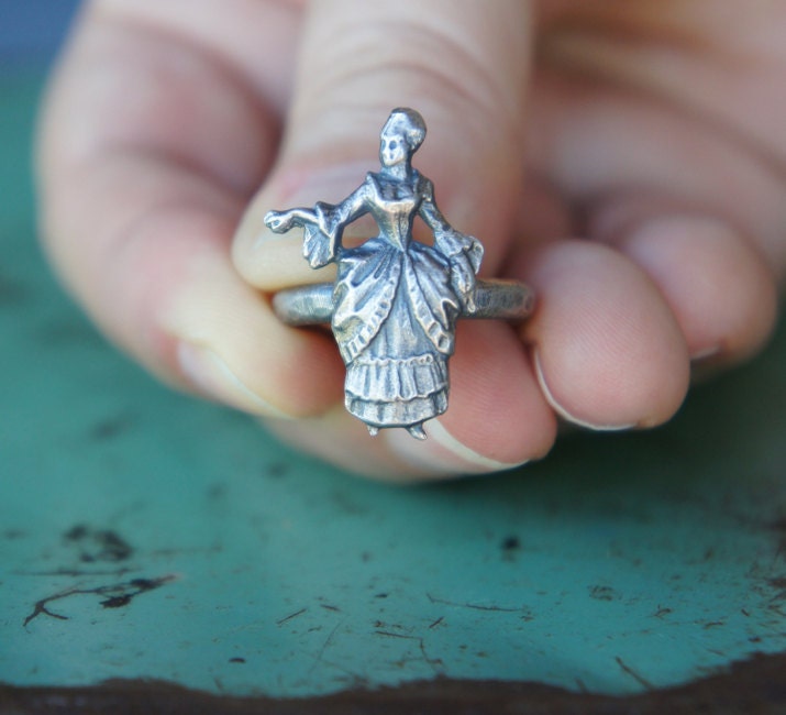 Massive Silber Antik Stil Marie Antoinette 18. Jahrhundert Lady Ring Massive Silber Antik Stil Marie Antoinette 18. Jahrhundert Lady Ring von LaComtesseDeTalaru