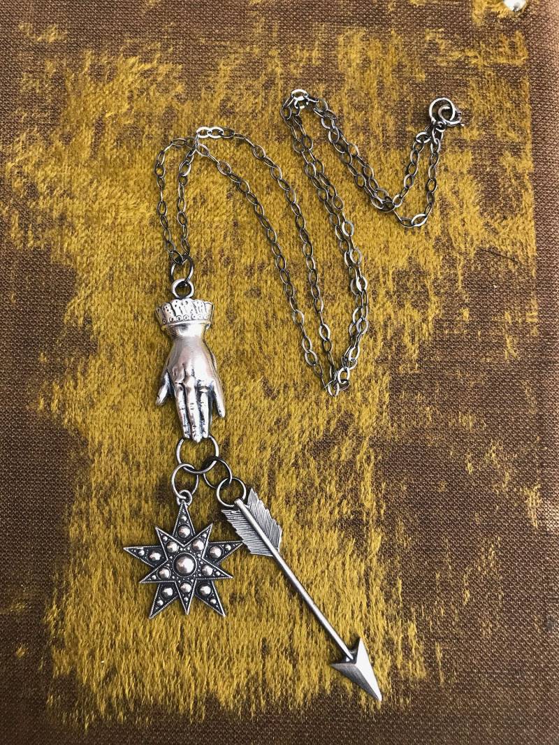 Sterling Silber Antik Stil Hand Verbinder Halskette Mit Pfeil Und Stern Charms Sterling Silber Antik Stil Hand Verbinder Halskette Mit Pfeil Und Stern Charms von LaComtesseDeTalaru