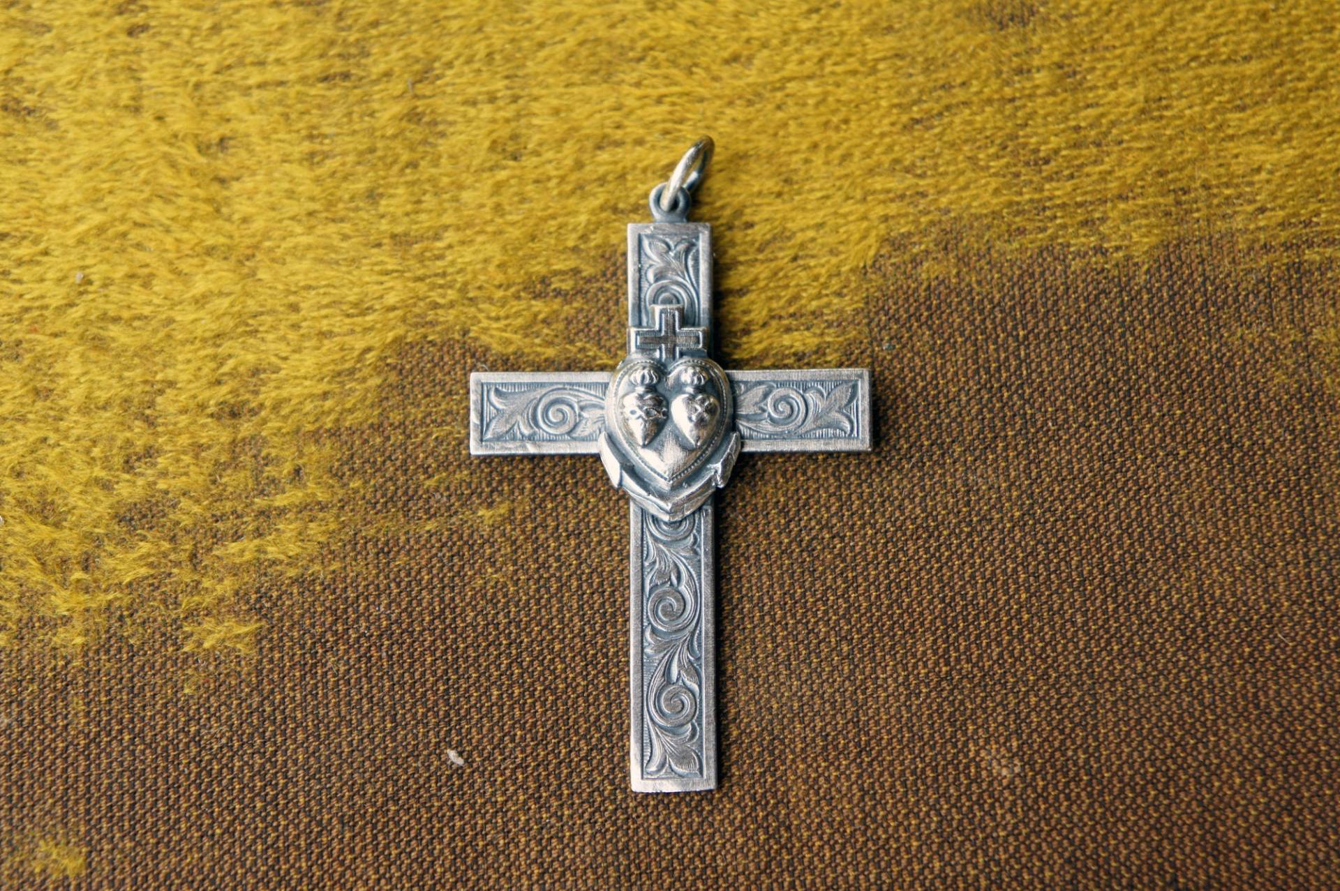 Sterling Silber Blumen Kreuz Anhänger Antique Style Hope Glaube Charity Medaillon Sterling Silber Blumen Kreuz Anhänger Antique Style Hope Glaube Charity Medaillon von LaComtesseDeTalaru