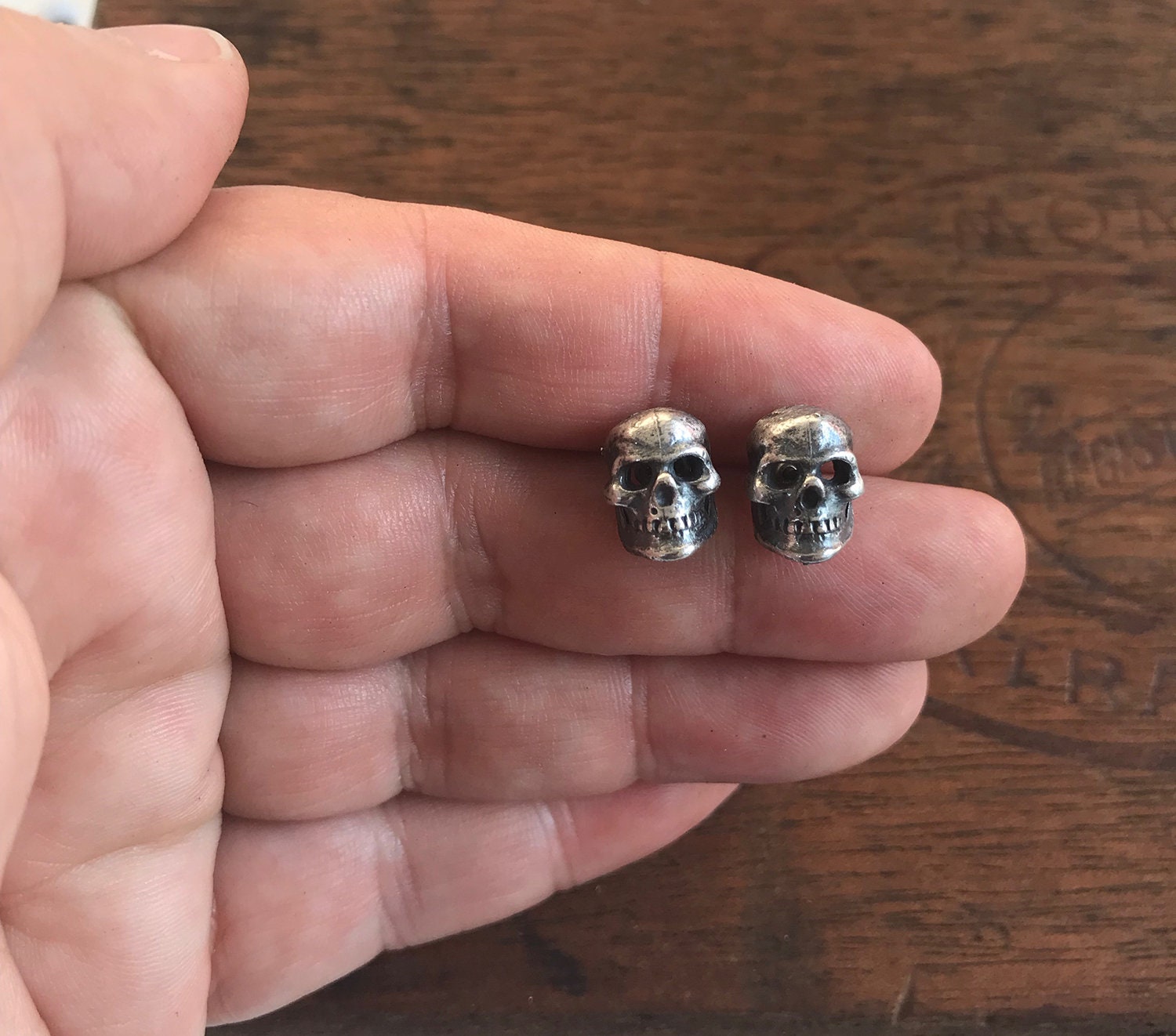sterling Silber Totenkopf Ohrstecker sterling Silber Totenkopf Ohrstecker von LaComtesseDeTalaru