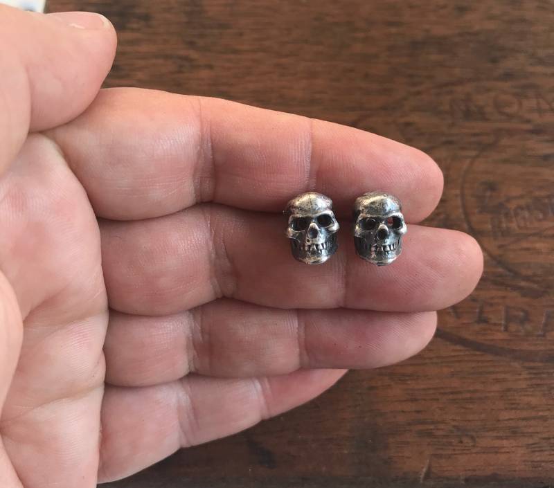 sterling Silber Totenkopf Ohrstecker sterling Silber Totenkopf Ohrstecker von LaComtesseDeTalaru