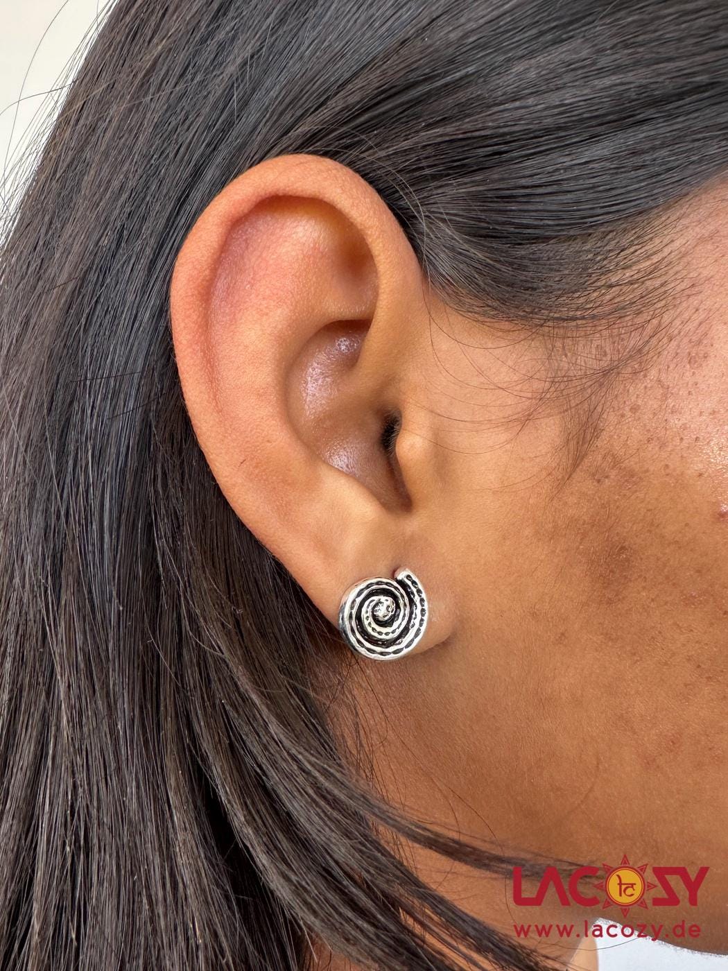 Silber Spiralen Stecker Ohrringe - Filigrane Versilberte Ohrstecker Aus Messing | Kleine Boho Damen, Dezent & Allergikerfreundlich von LaCozyShop