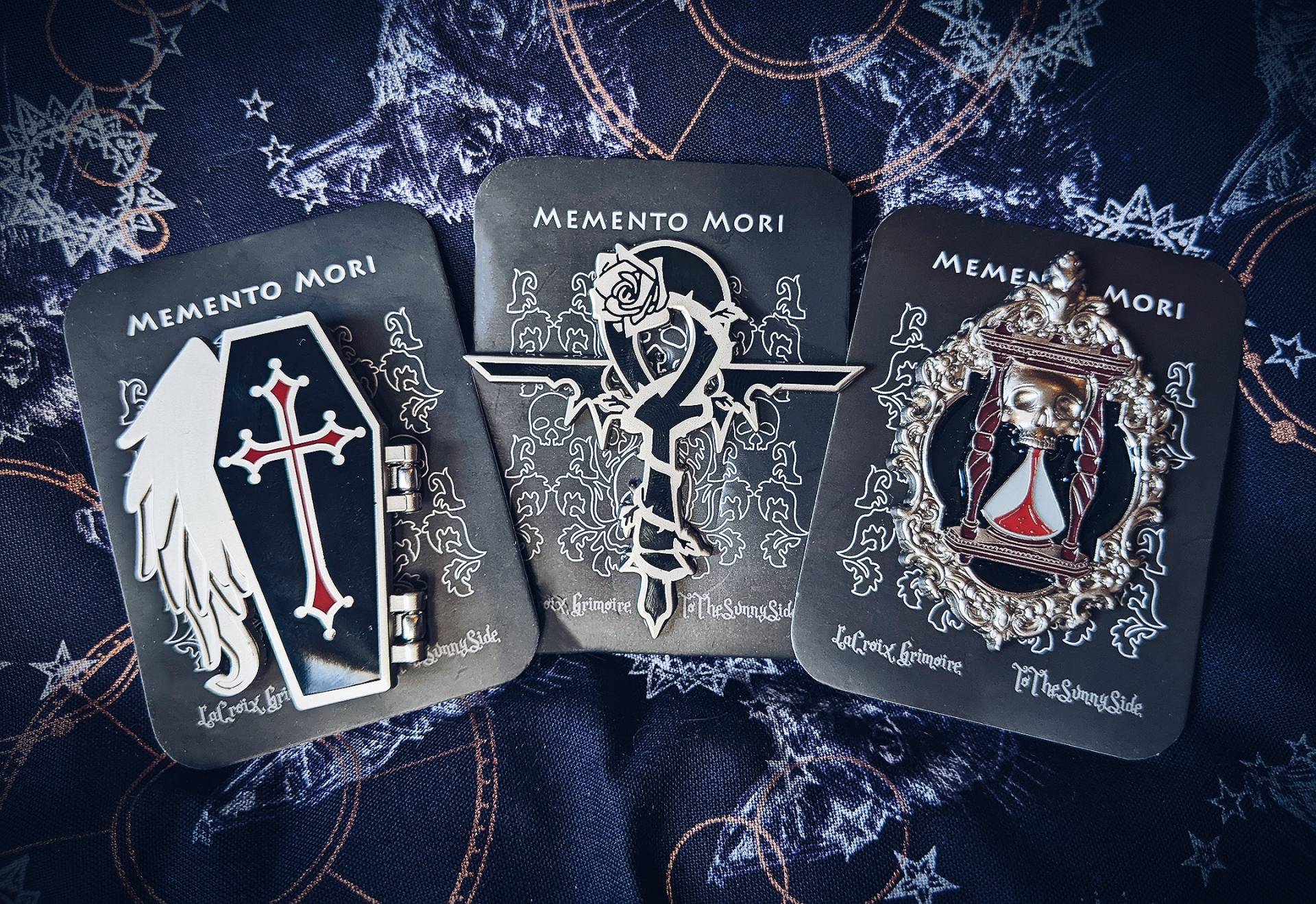 Memento Mori Emaille Pin Set - Sarg Tod Gothic Memento Mori Emaille Pin Set - Sarg Tod Gothic von LaCroixGrimoire