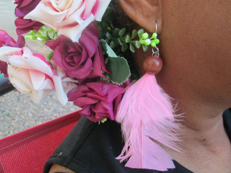 Kokosnuss Ohrringe/Chirurgenstahl/Feder Ohrringe/Federschmuck/Geschenk Für Mama/Holzohrringe/ Perlenohrringe/ von LaDStyle