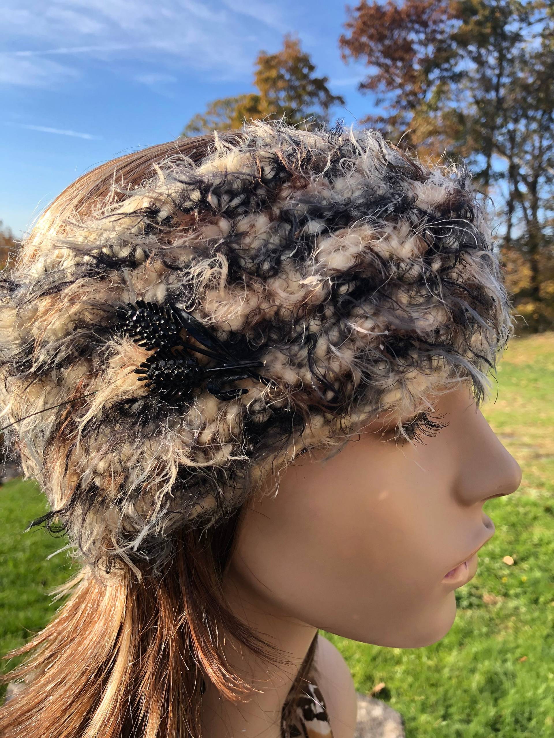 Handgemachter Häkelkopf Wickelkopf Kuscheln Mit Vintage Pins & Knöpfen Handgemachter Häkelkopf Wickelkopf Kuscheln Mit Vintage Pins & Knöpfen von LaDiDisDesigns