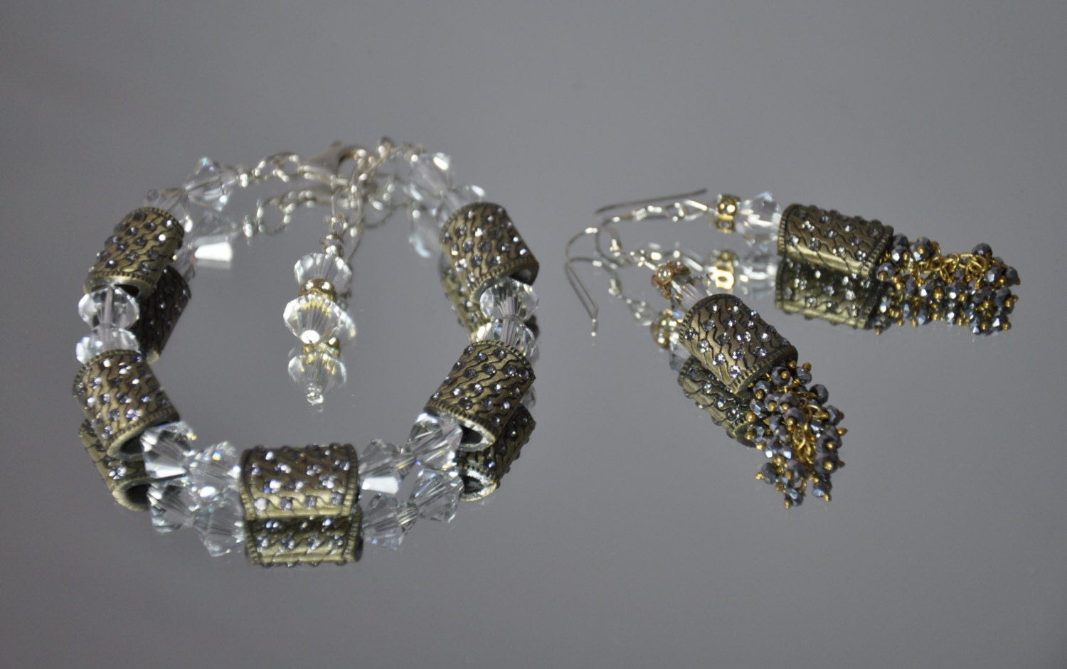 Handgemachtes Armband/Ohrring Set, Strass Besetzte Bronze Taschen Mit Swarovski Kristallen & Handgelenk Anhänger, Sterling Silber Kette Und Handgemachtes Armband/Ohrring Set, Strass Besetzte Bronze Taschen Mit Swarovski Kristallen & Handgelenk Anhänger, Sterling Silber Kette Und von LaDiDisDesigns