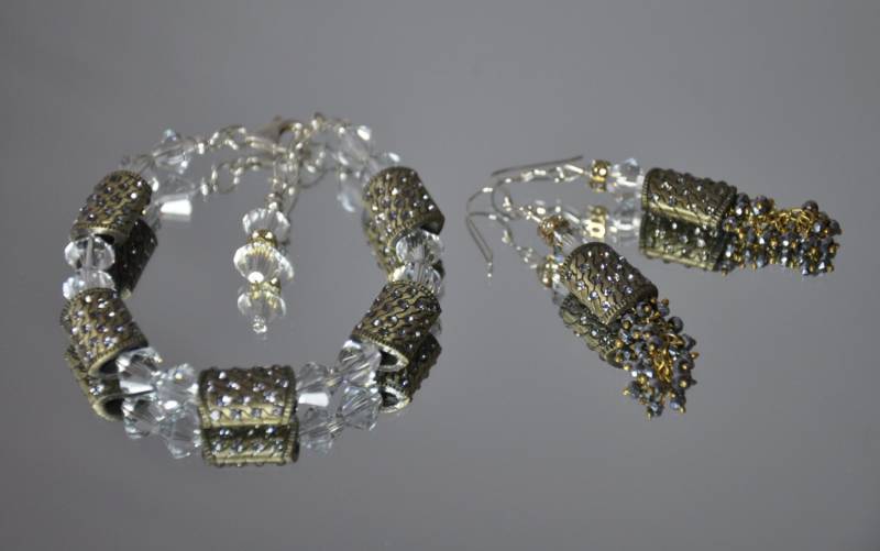 Handgemachtes Armband/Ohrring Set, Strass Besetzte Bronze Taschen Mit Swarovski Kristallen & Handgelenk Anhänger, Sterling Silber Kette Und Handgemachtes Armband/Ohrring Set, Strass Besetzte Bronze Taschen Mit Swarovski Kristallen & Handgelenk Anhänger, Sterling Silber Kette Und von LaDiDisDesigns