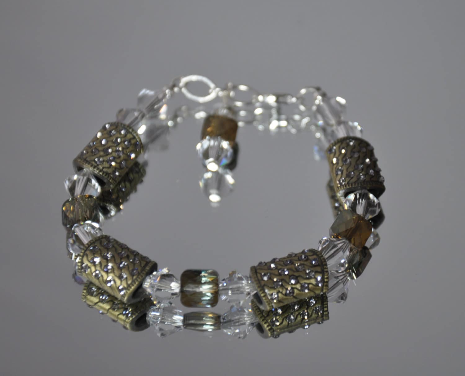 Kristallverziertes Bronze Taschenarmband Mit Swarovski Kristallen, Sterling Silber Kette Handgelenk Anhänger Kristallverziertes Bronze Taschenarmband Mit Swarovski Kristallen, Sterling Silber Kette Handgelenk Anhänger von LaDiDisDesigns