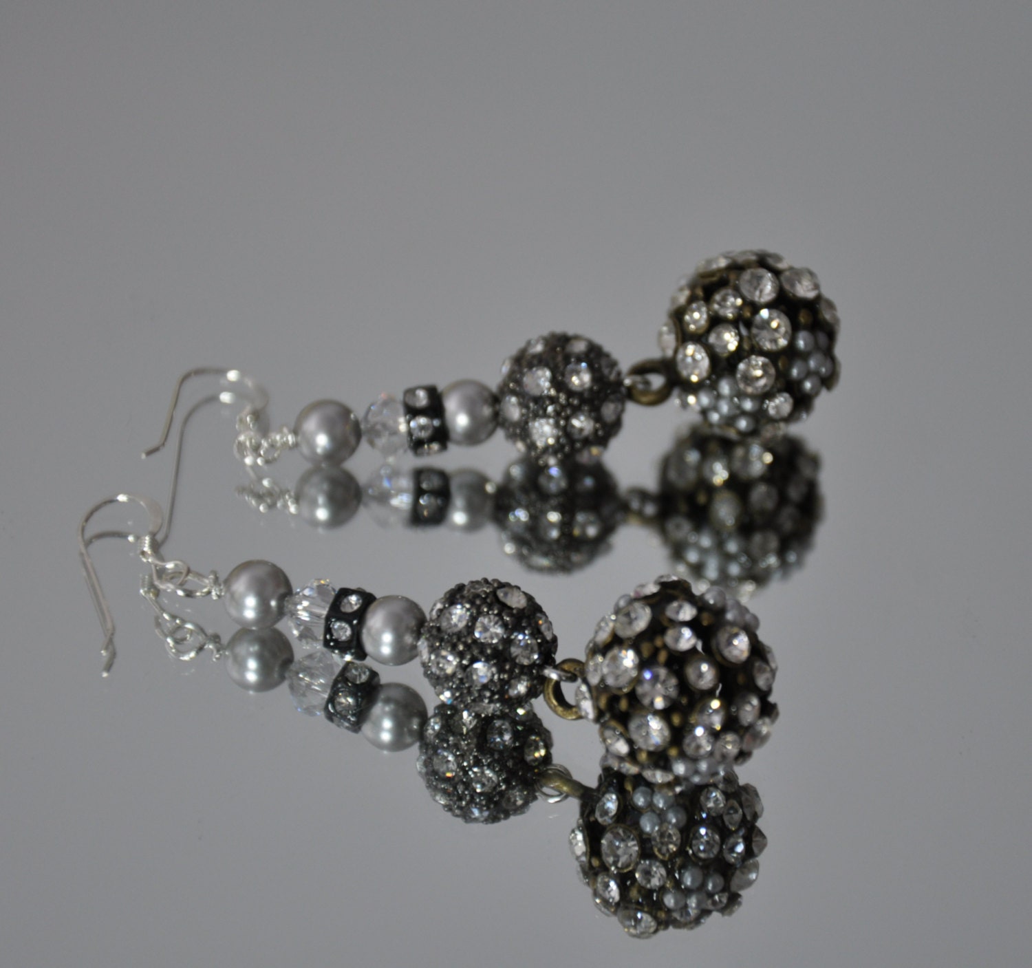 Ohrringe, Schwarz Und Strass-Disco-Kugel, Double, Swarovski Kristall, Perlen, Tropfen, Drähte Sterling Silber Ohr Ohrringe, Schwarz Und Strass-Disco-Kugel, Double, Swarovski Kristall, Perlen, Tropfen, Drähte Sterling Silber Ohr von LaDiDisDesigns