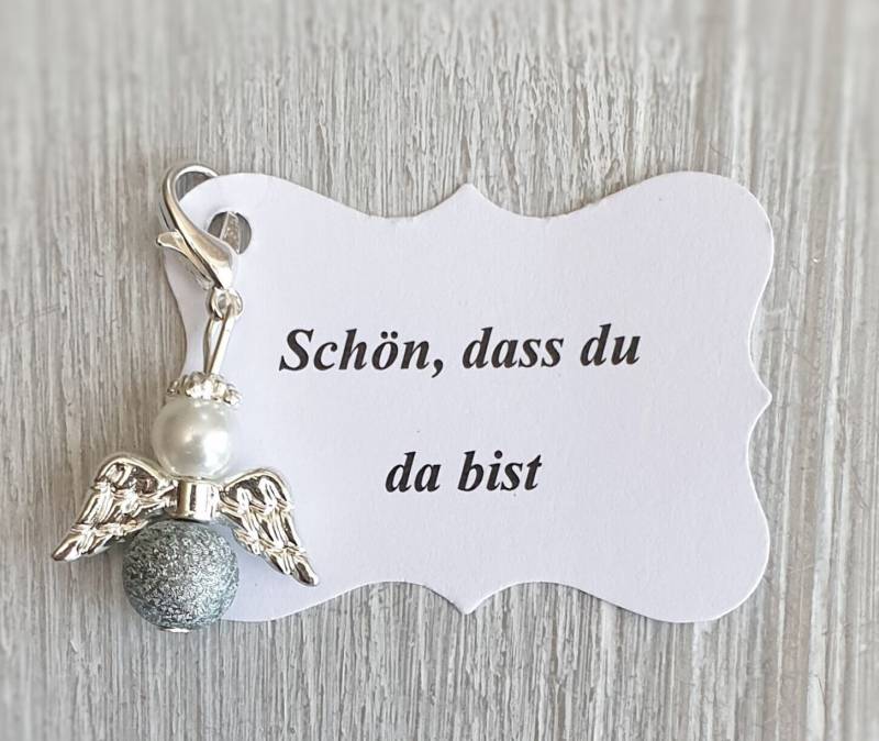 10 Schutzengel Anhänger +10 Kärtchen Taufe Kommunion Hochzeit Glückbringer Firmung Gastgeschenk Engelchen Vermerk Personalisierbar Grau/Blau von LaDuchesseAgate