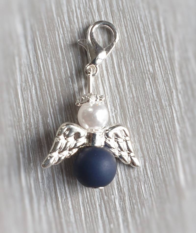 10 Schutzengel Anhänger Engel Engelchen Taufe Kommunion Hochzeit Konfirmation Glückbringer Charm Versilbert Gastgeschenk Perlen Dunkelblau von LaDuchesseAgate