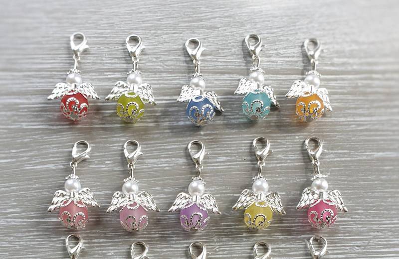 10 Schutzengel Anhänger Engel Engelchen Taufe Kommunion Mehrfarbig Hochzeit Firmung Glückbringer Charm Versilbert Gastgeschenk Bunt von LaDuchesseAgate