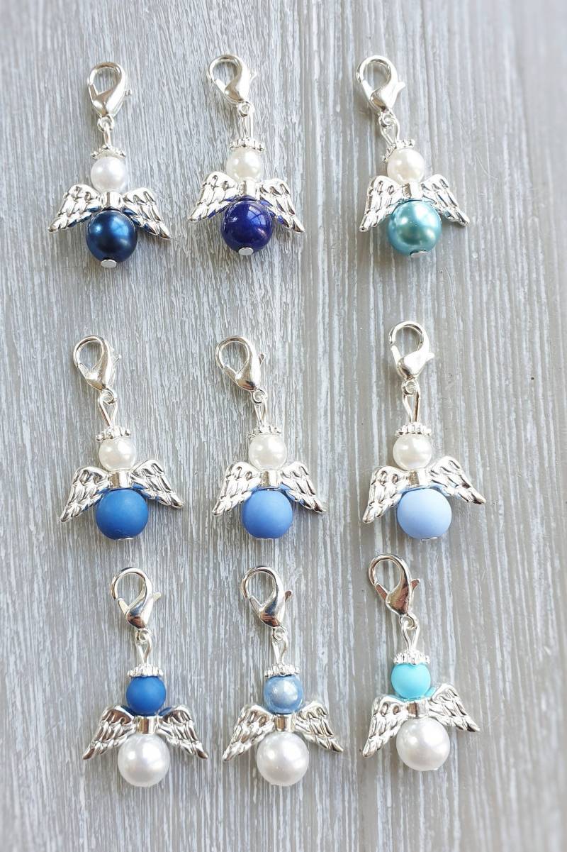 10 Schutzengel Anhänger Engel Taufe Kommunion Engelchen Mehrfarbig Hochzeit Glückbringer Versilbert Gastgeschenk Bunt 9 Farben Perlen Blau von LaDuchesseAgate