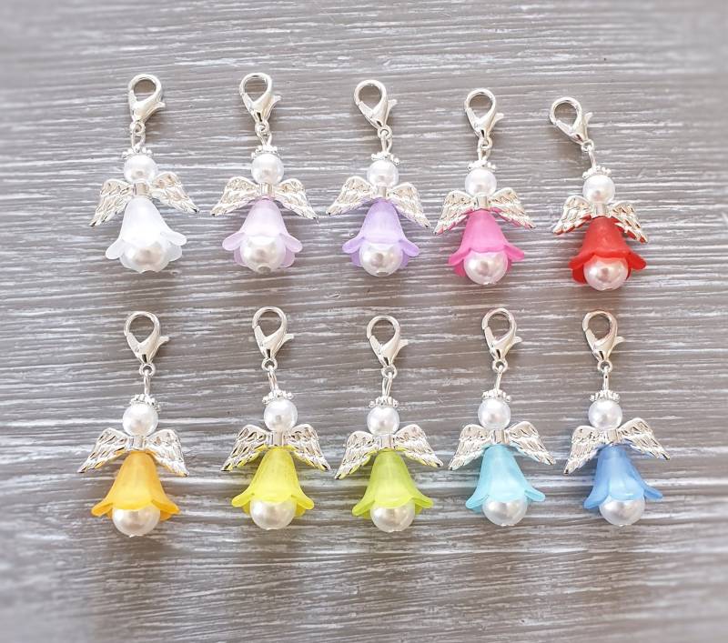 10 Schutzengel Anhänger Engel Taufe Kommunion Firmung Engelchen Hochzeit Geburt Glückbringer Charm Versilbert Gastgeschenk Regenbogen von LaDuchesseAgate