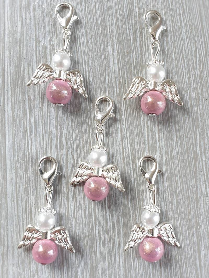10 Schutzengel Anhänger Engel Taufe Kommunion Hochzeit Firmung Engelchen Glückbringer Charm Versilbert Gastgeschenk Perlen Miracle Beads von LaDuchesseAgate